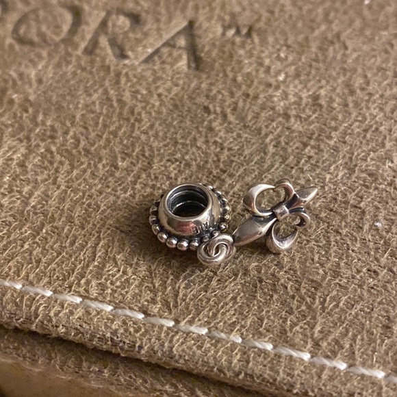Pandora fleur-de-lis Retired Charm - Picture 3 of 3